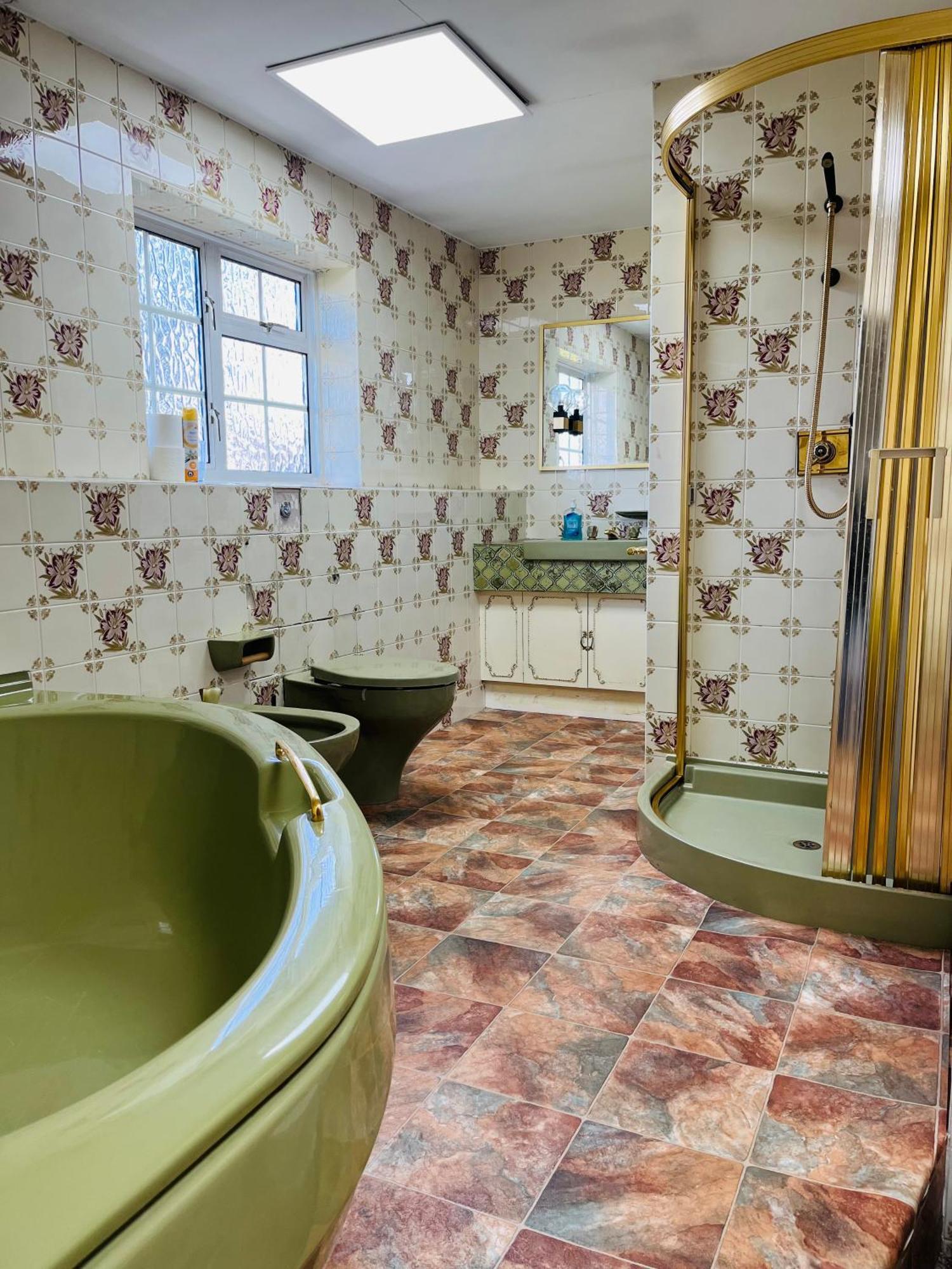 Unwind In Comfort At Cosy Caradus Your 4 Bedroom Home Sweet Home! Birmingham Exterior foto