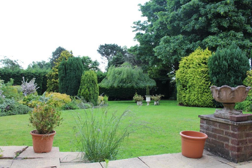 Unwind In Comfort At Cosy Caradus Your 4 Bedroom Home Sweet Home! Birmingham Exterior foto